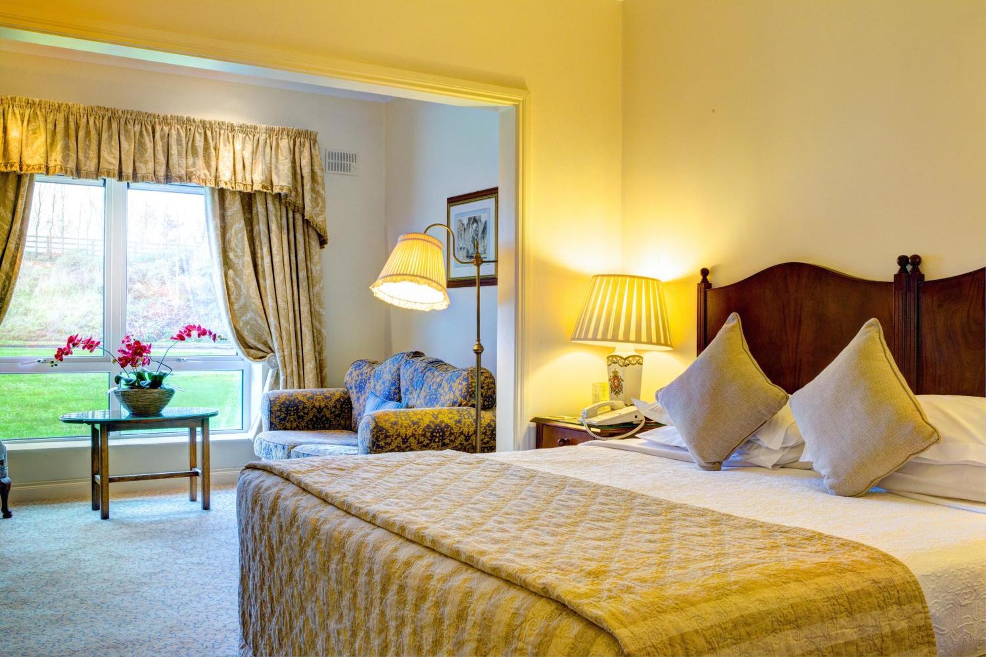 The Keadeen Hotel Newbridge  Ngoại thất bức ảnh